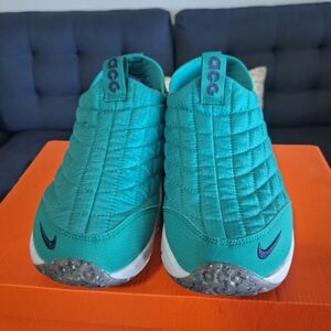 Nike Women Teal ACG Slip-On Sneakers
